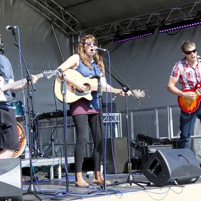 live music at mojo active team building event