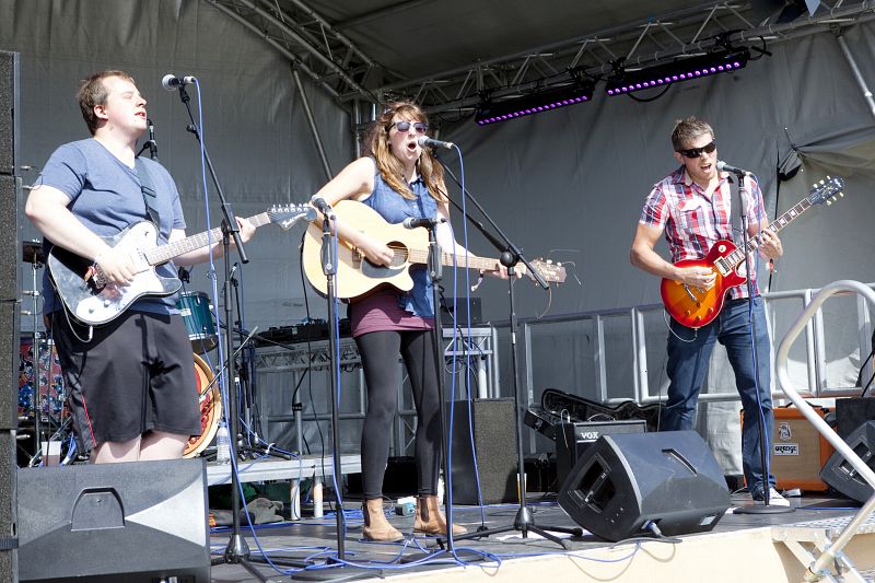 live music at mojo active team building event